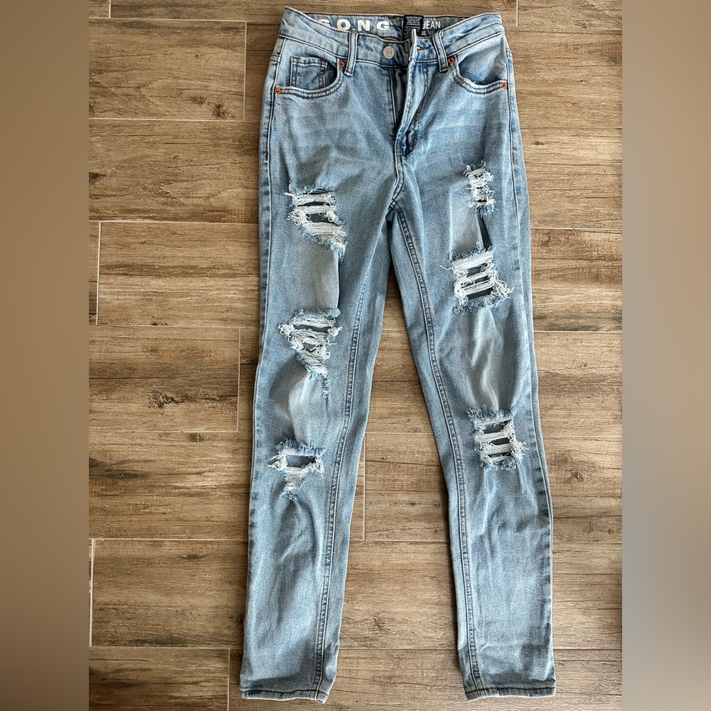 S.O.N.G. High Rise Mom Jeans 🩵